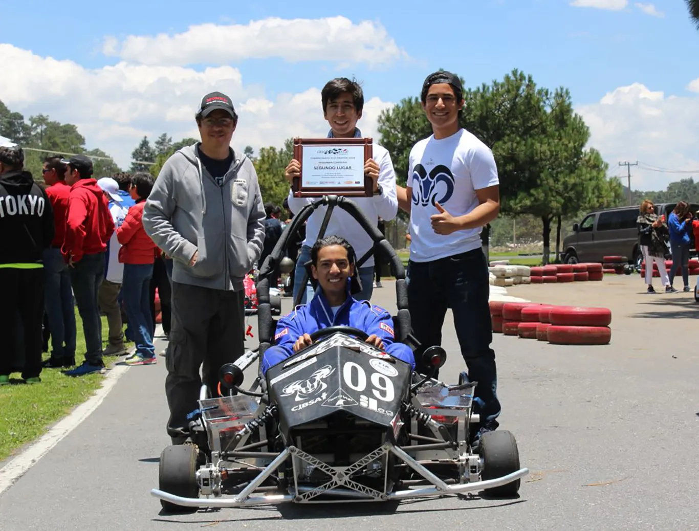 Alumnos del segundo lugar en el Festival de la Canción 