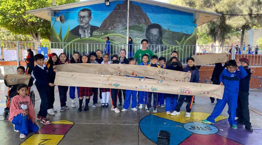 Ni&ntilde;os participando en CultivArte.