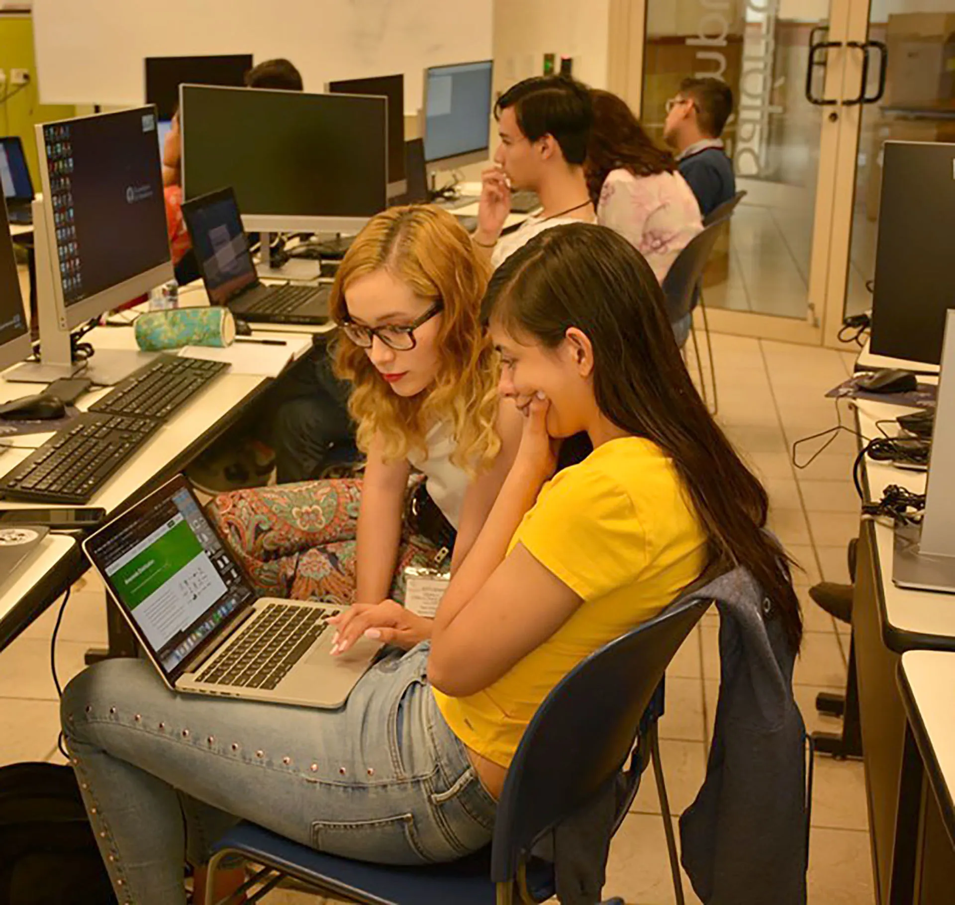 Pr&aacute;cticas en el laboratorio de c&oacute;mputo