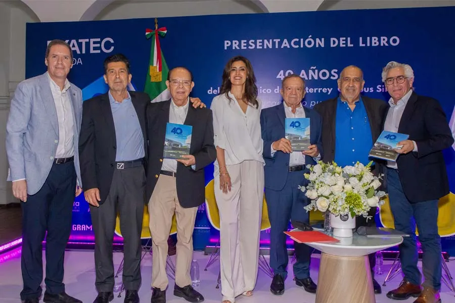 El libro recopila an&eacute;cdotas y experiencias de ex directores del campus Sinaloa. Foto: Liu Organista