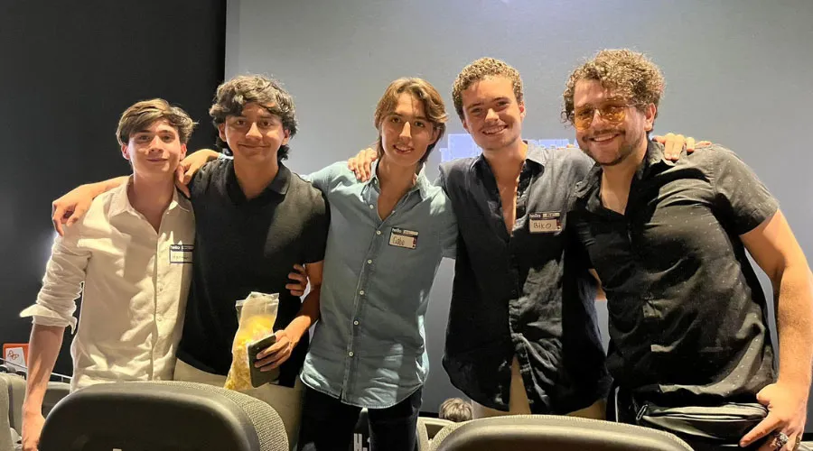 Foto del equipo de PrepaTec Qro, ganadores con su cortometraje sobre salud mental