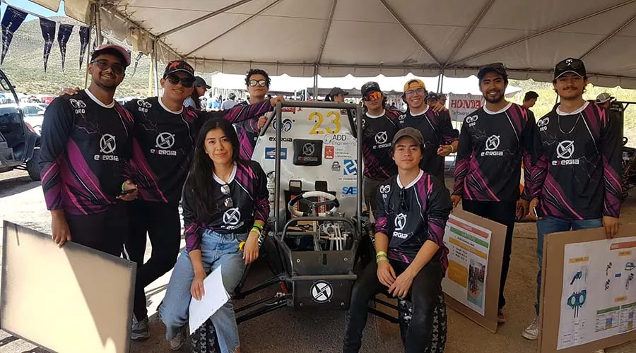 4x4_J&oacute;venes_destacan_internacionalmente_con_su_vehiculo_todoterreno