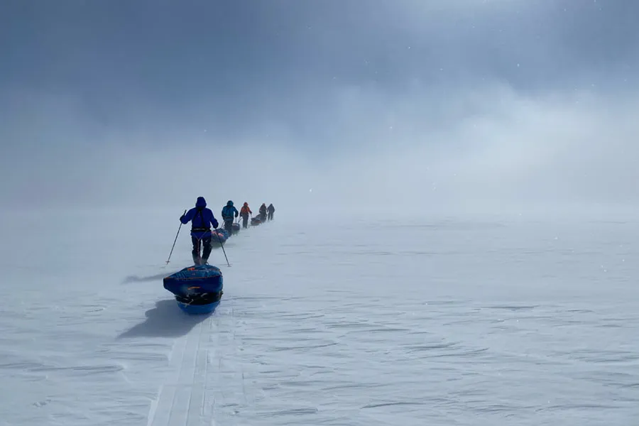 Andrea en su traves&iacute;a de 600 km sobre hielo