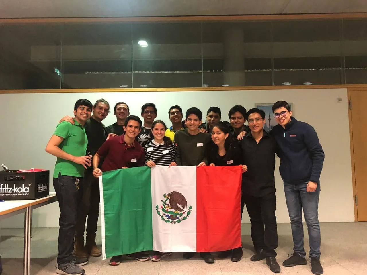 &Aacute;ngel Avalos con sus compa&ntilde;eros