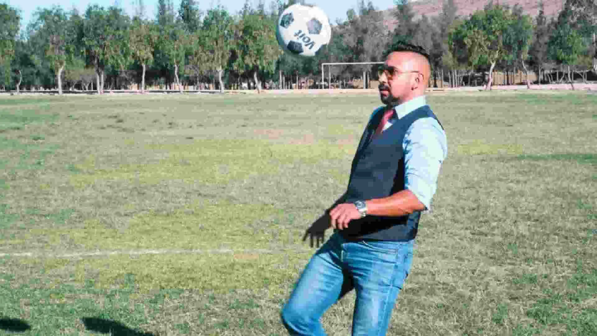 Salvador ha sido un apasionado del f&uacute;tbol desde que era ni&ntilde;o. 