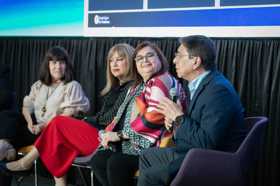 Panel con Irving Hidalgo
