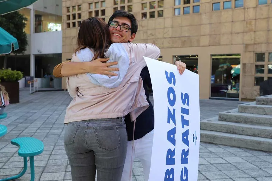 D&iacute;a del Abrazo.