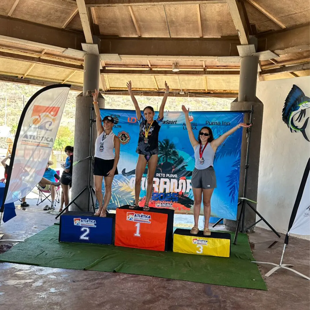 Ellian Carvajal, ganadora Mi Amigo Fit en categor&iacute;a femenil de 2,100 metros  de nataci&oacute;n en mar abierto 