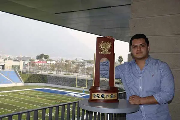 Carlos Mercado campe&oacute;n