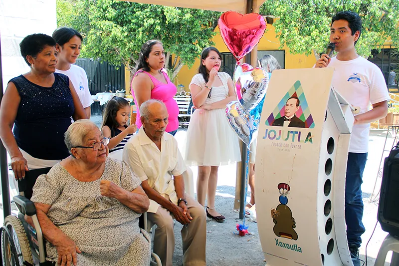 L&iacute;deres del ma&ntilde;ana por jojutla entregaron una casa a personas damnificadas