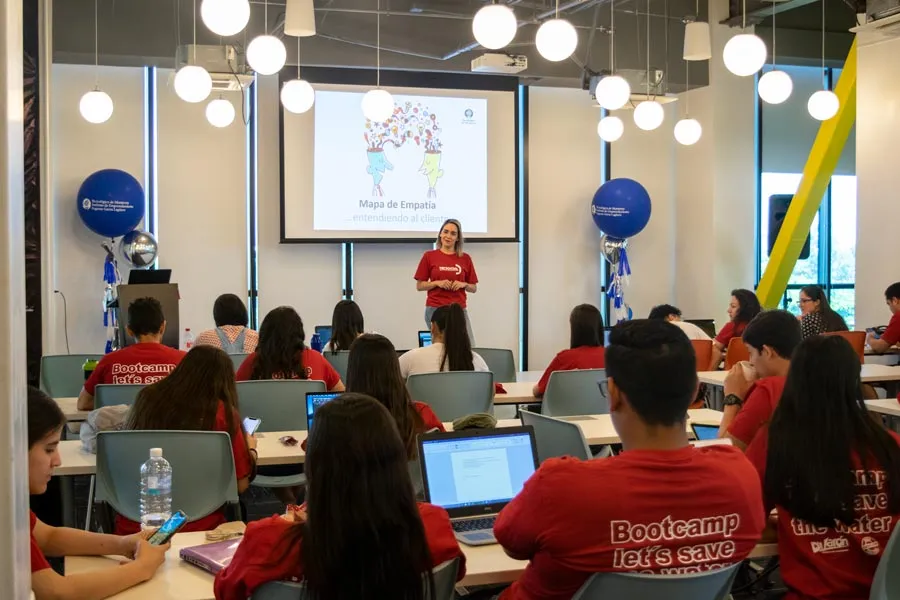 Elizabeth Montoya, maestra del taller Bootcamp: Let&rsquo;s Save the Water