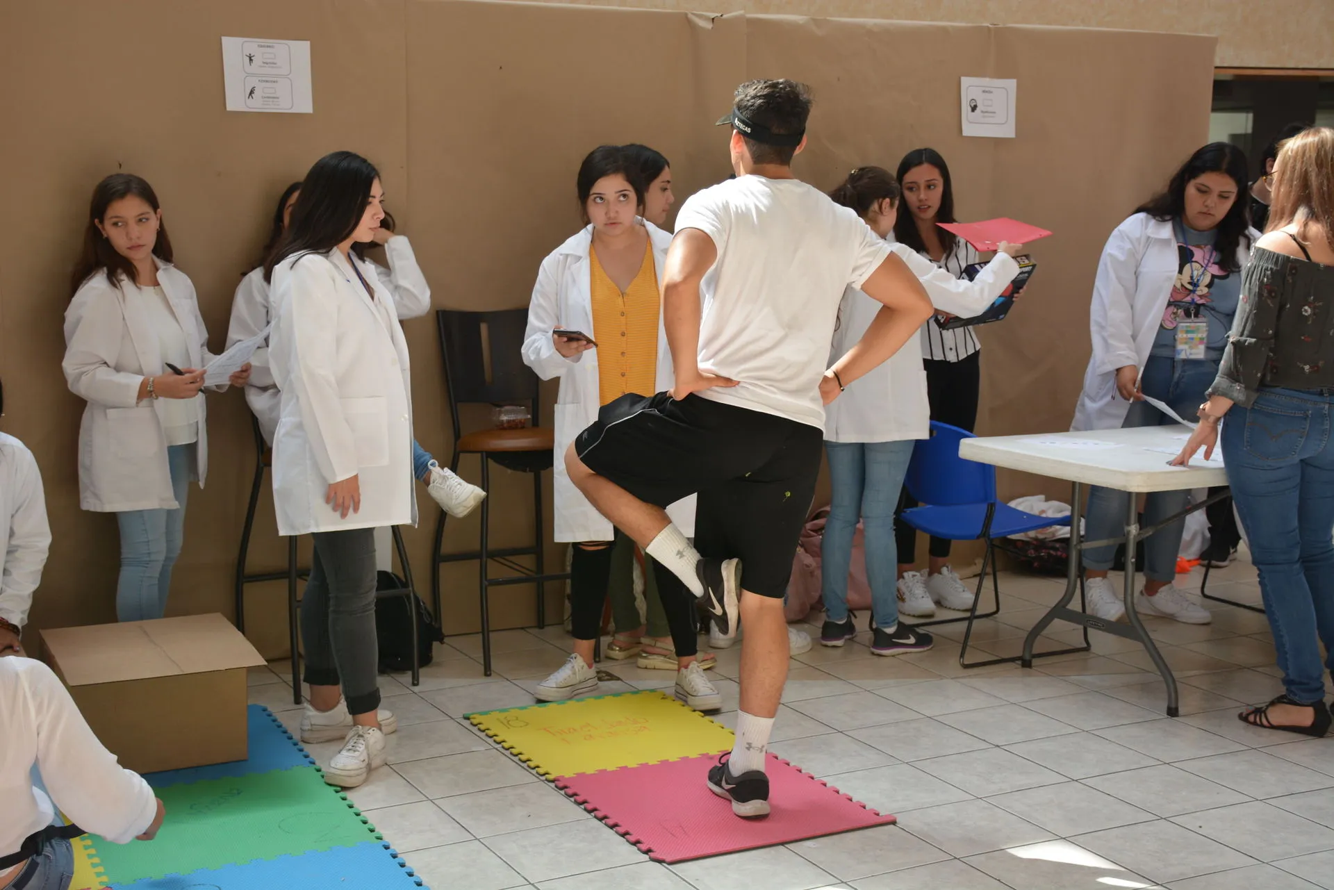 Feria de la salud organizado por alumnos del t&oacute;pico de medicina. 