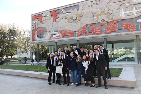Alumnos de FETEC que participaron en la organizaci&oacute;n del D&iacute;a de la Bandera. 