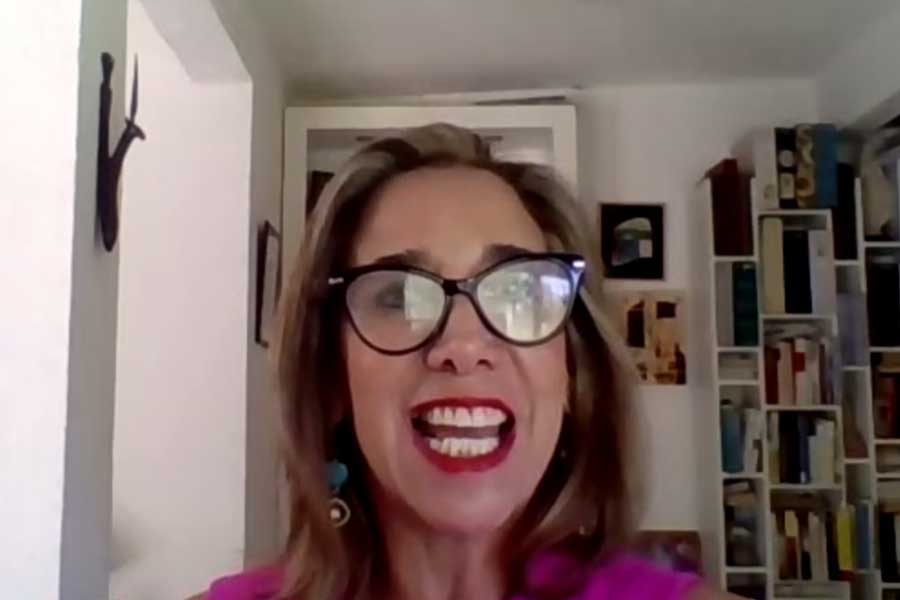 La doctora Mayte Barba durante la charla "Mi decisi&oacute;n, ser feliz".