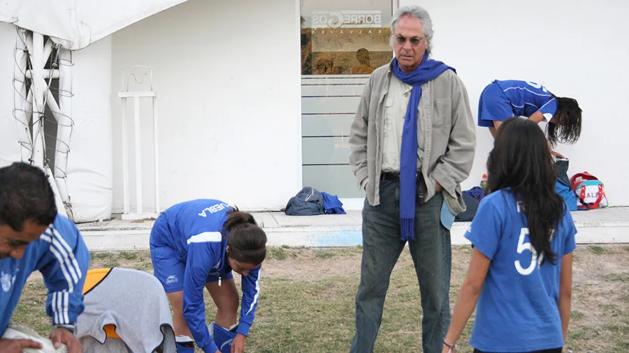 Mejía Barón en acción con el equipo femenil del Tec de Monterrey en Puebla