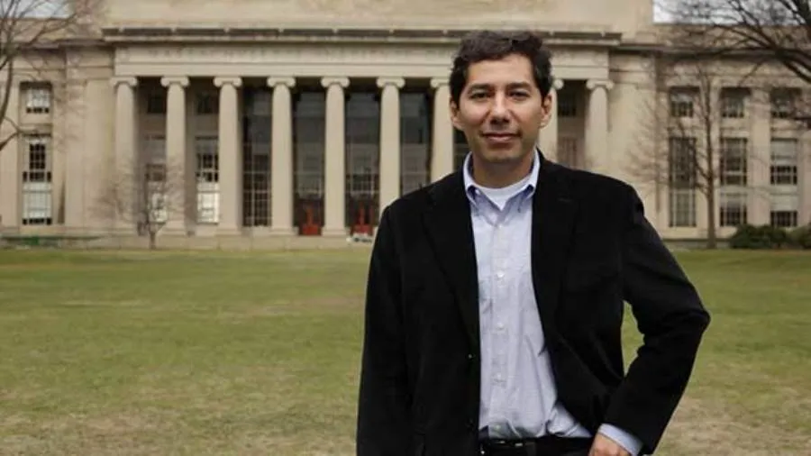 Dr Abel S&aacute;nchez en la clausura de "Patrones Hermosos"