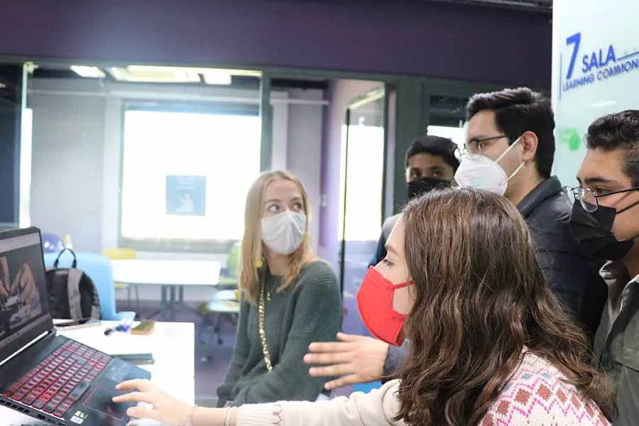 Estudiantes crean dispositivo para ayudar a ciegos y d&eacute;biles visuales.