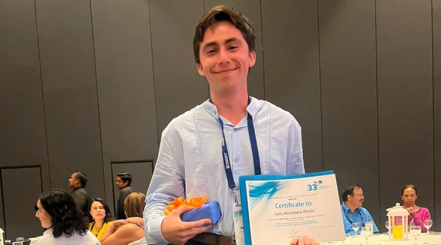 Alumnos del Tec campus Quer&eacute;taro participaron en Congreso Internacional llevado a cabo en Canc&uacute;n, uno de ellos recibiendo el tercer lugar.