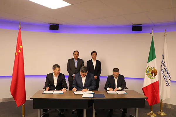 Firma del memor&aacute;ndum de Entendimiento