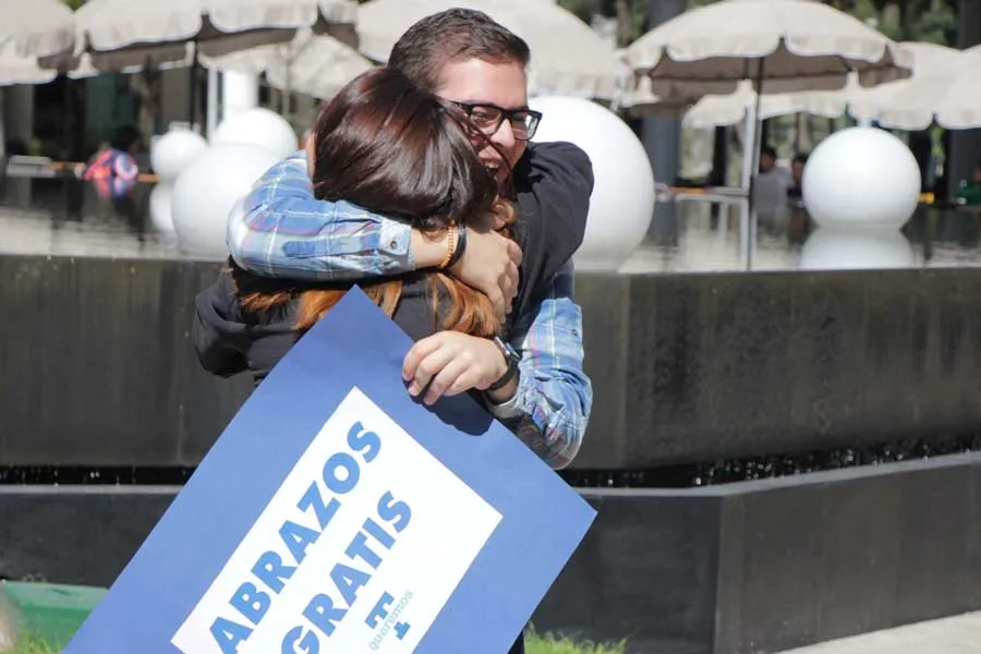 D&iacute;a del Abrazo.