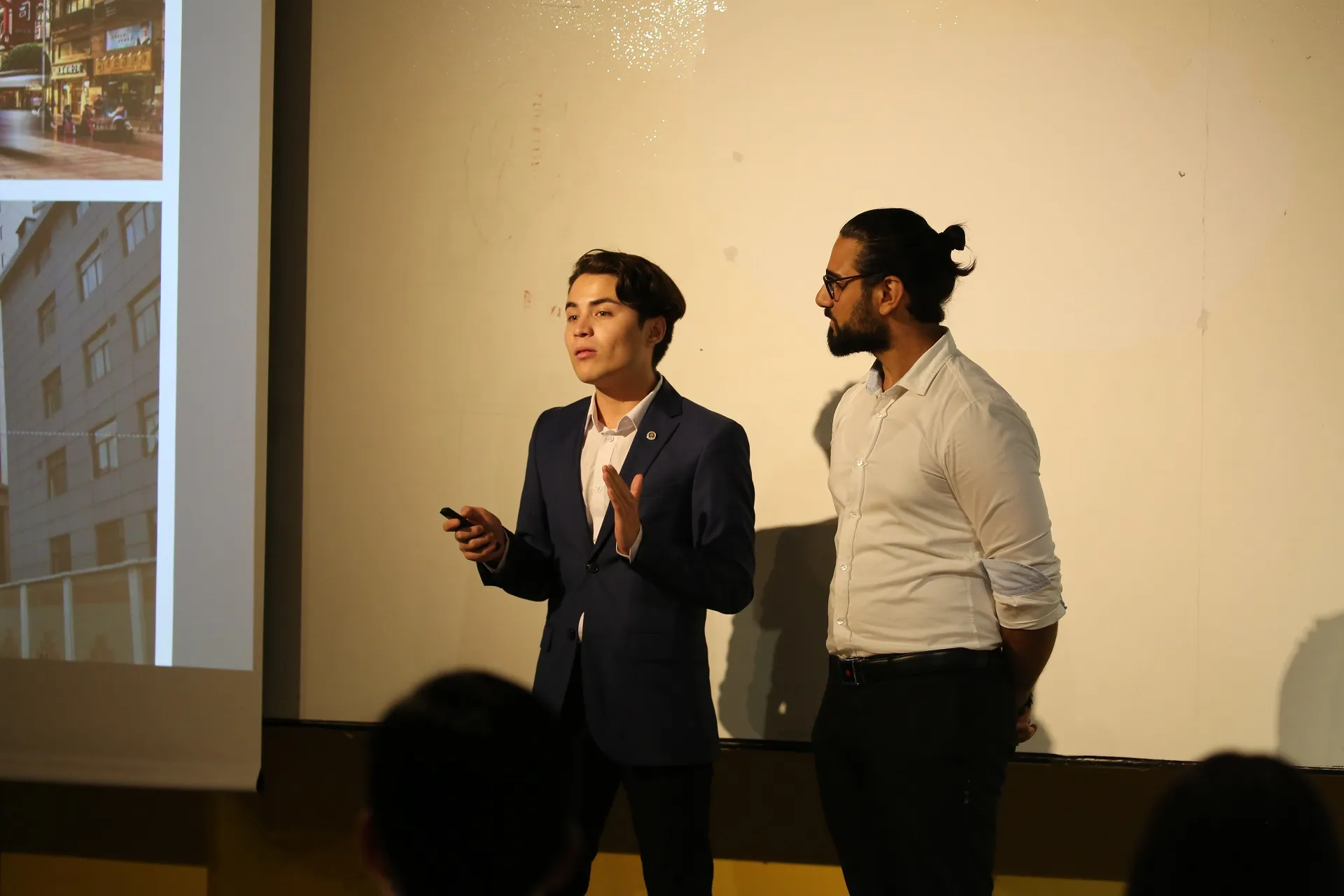 Alejandro durante su presentaci&oacute;n