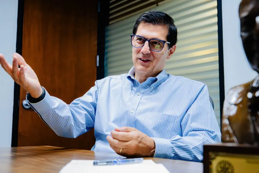Como cofundador de Ingenium ABP, Hugo Garza ha impulsado programas de apoyo y educaci&oacute;n en salud mental para miles de familias.