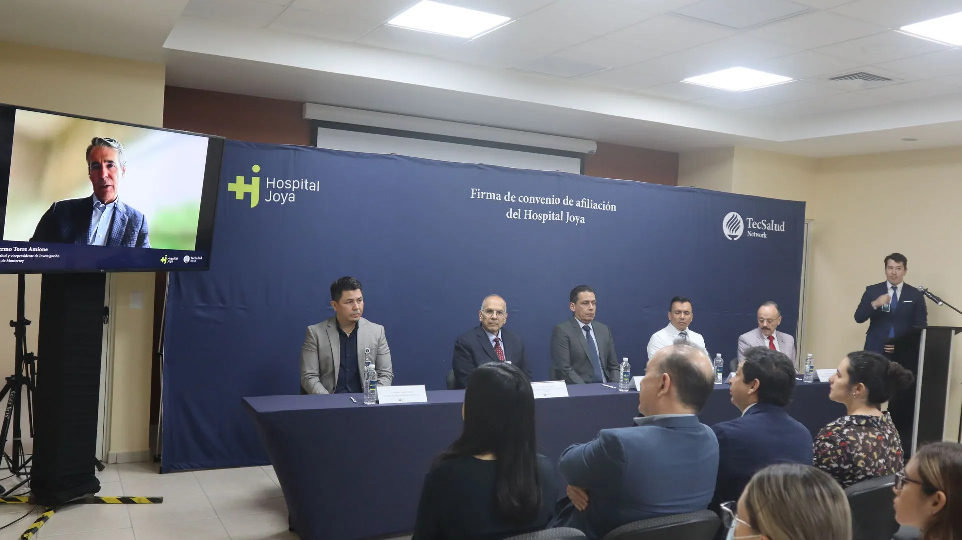 Guillermo Torre, rector de TecSalud y vicepresidente de Investigaci&oacute;n de TecSalud dirigi&oacute; unas palabras a los asistentes.