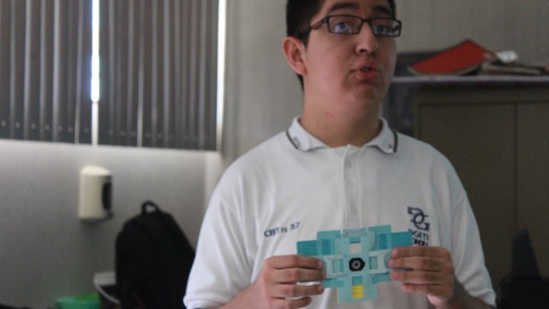 Jose Miguel L&iacute;der del Ma&ntilde;ana proyecto mirando al microcosmos