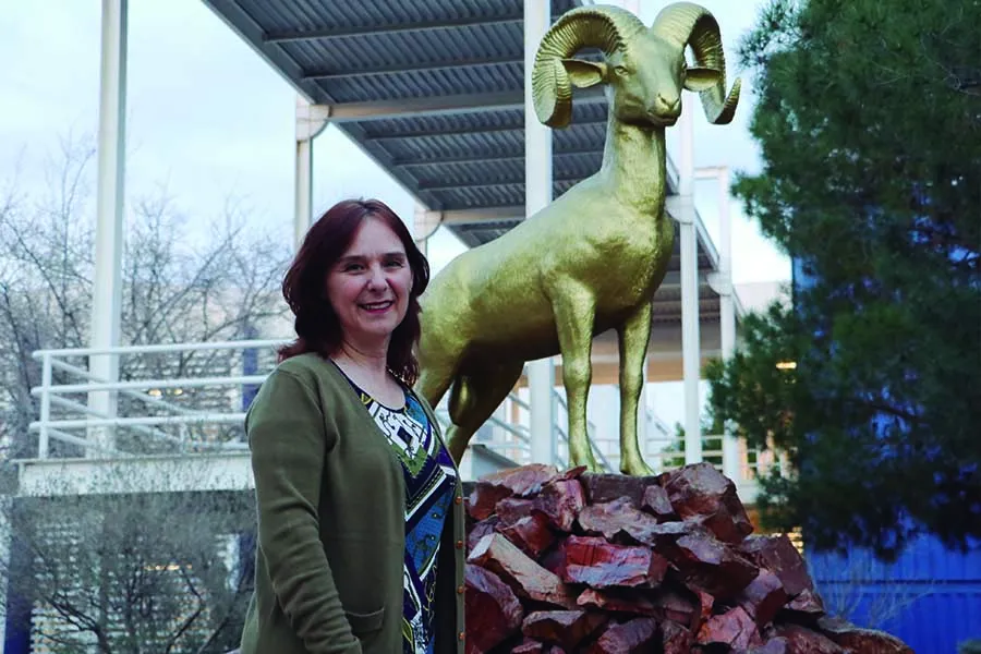 Maestra Claudia Mijares en Tec Campus Ciudad Ju&aacute;rez