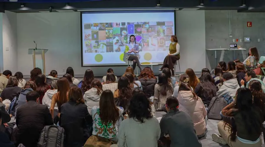 Mar&iacute;a Bottle egresada de PrepaTec comparte consejos para proceso creativo del arte