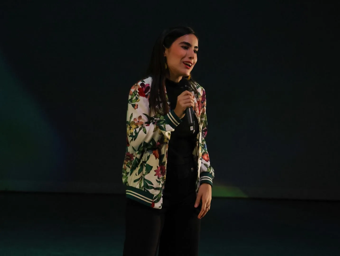 Mariela Fernández de Helianthus mariela habla de los tardígrados en MicroCosmos. (Foto: Anya Barrera).