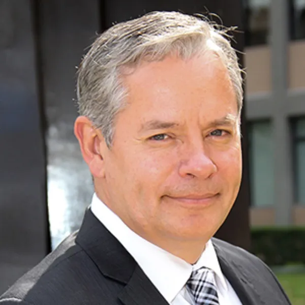 Mario Adri&aacute;n Flores