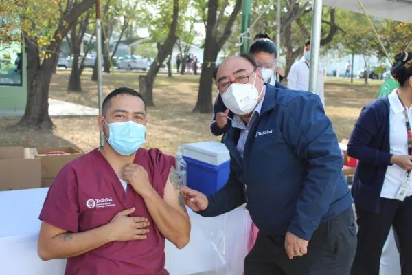 Vacunaci&oacute;n COVID