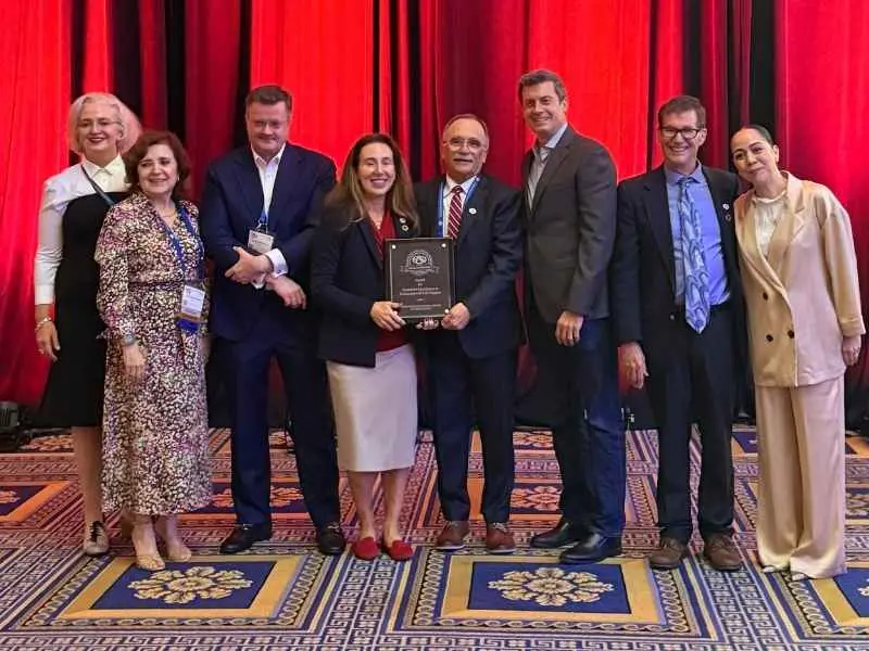 El equipo de ECMO de TecSalud, viaj&oacute; a Washington D.C. para recibir el reconocimiento.