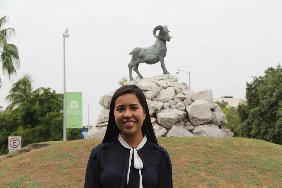 Melanie Dant&eacute;s.