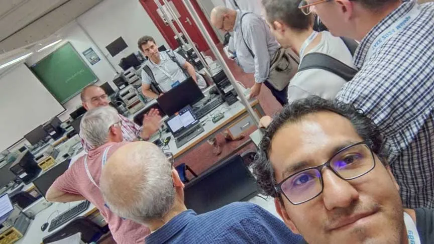 Irandi Guti&eacute;rrez junto a otros profesores en M&aacute;laga, Espa&ntilde;a