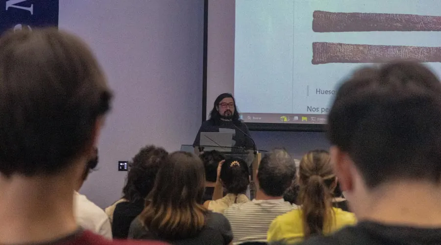 El Dr. Juan Camilo Gonz&aacute;lez imparti&oacute; en el Tec en Quer&eacute;taro una conferencia sobre c&oacute;mo utilizar datos c&oacute;mo un medio para comunicar historias con un enfoque m&aacute;s humano.  
