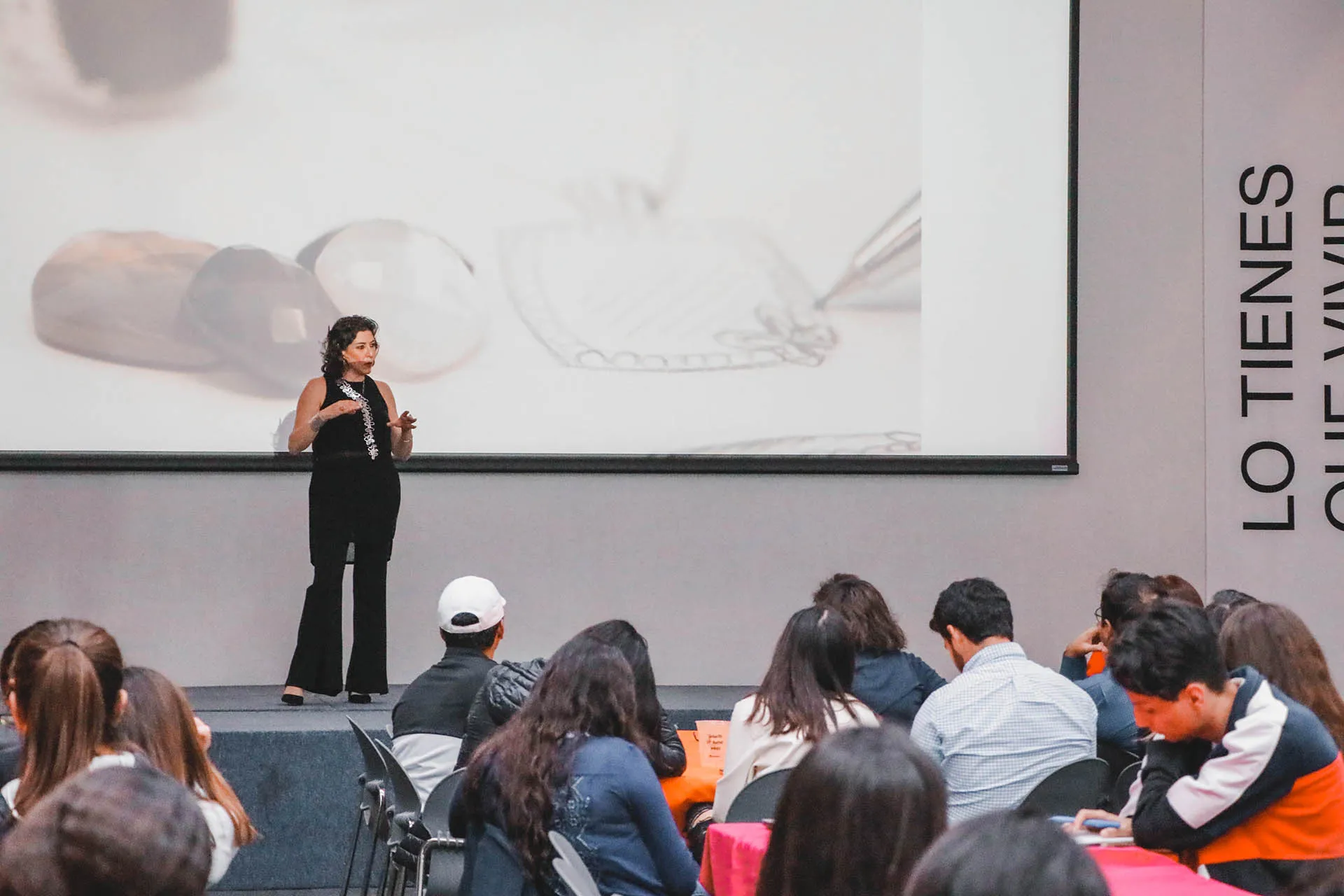 Dise&ntilde;adora de joyas Tanya Moss en Tec de Monterrey 