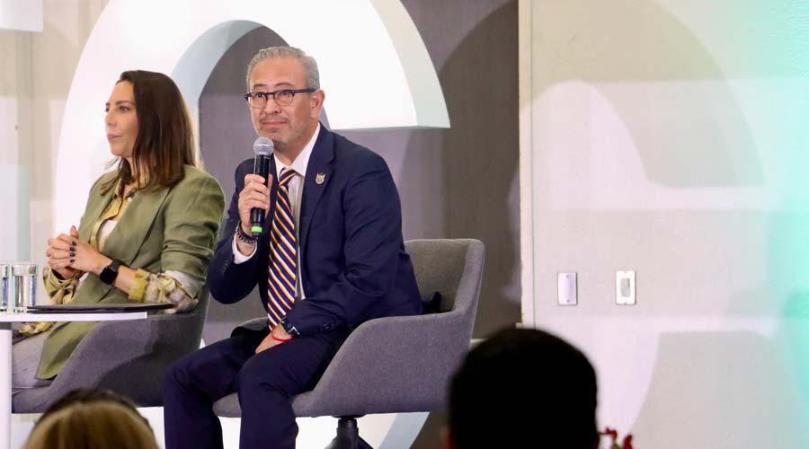 Charlan sobre negocios conscientes en Tec Business Summit en Tec de Monterrey campus Querétaro