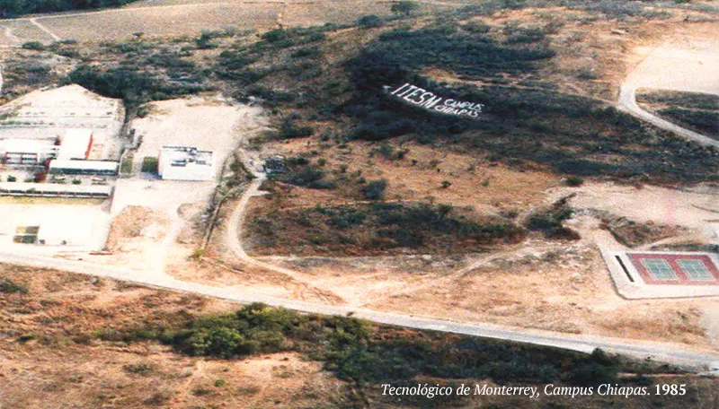 Vista aerea del campus en 1985