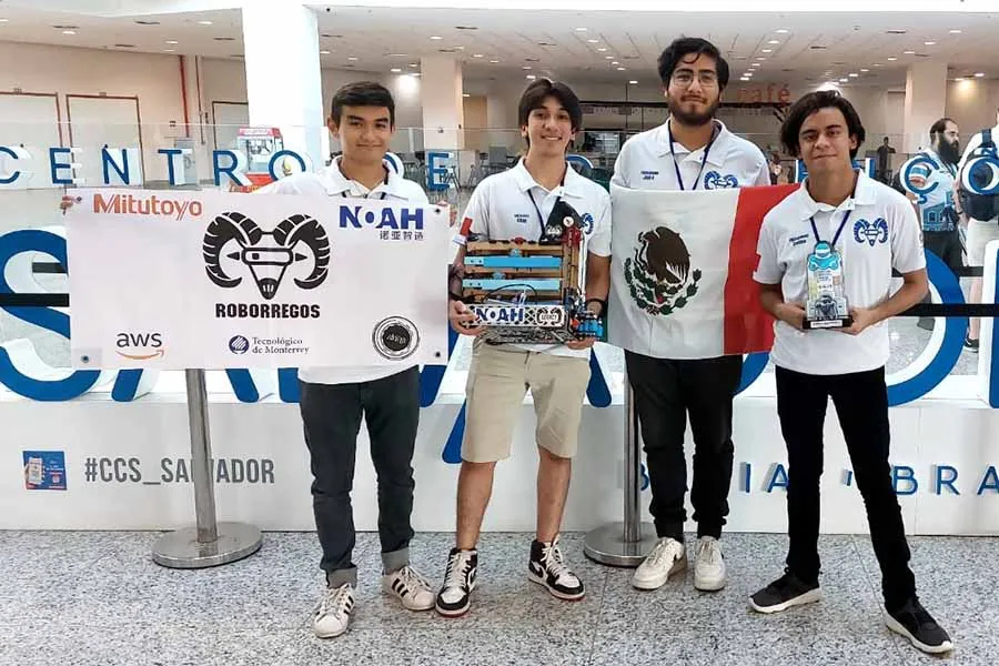 Equipo de RoBorregos del campus Monterrey que gan&oacute; el primer lugar en la competencia LARC.