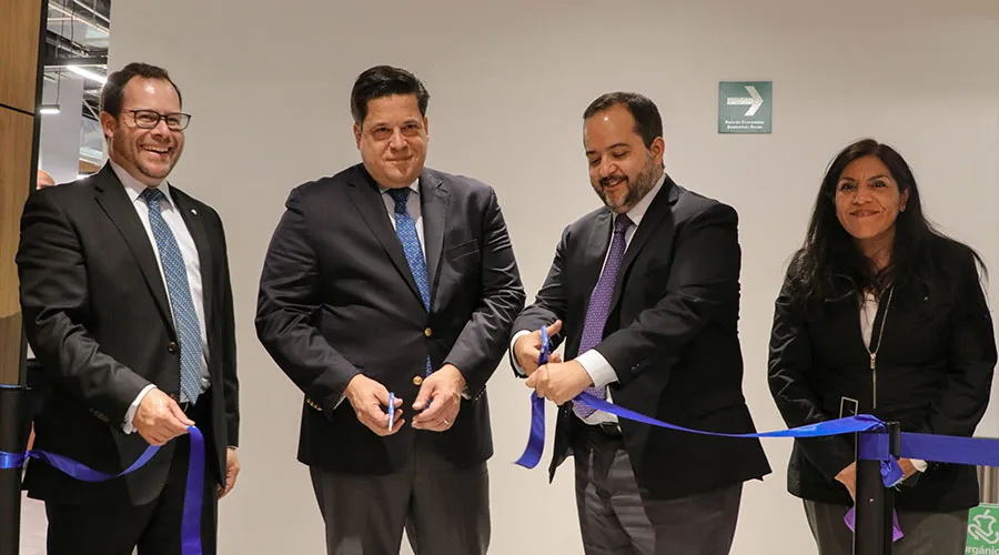 Alejandro Poir&eacute;, Carlos Lever y Fabiola Mart&iacute;nez en la inauguraci&oacute;n de la Sala de Juicios