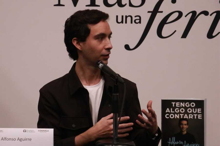 Alfonso Aguirre durante la presentaci&oacute;n de su segundo libro en la FIL MTY