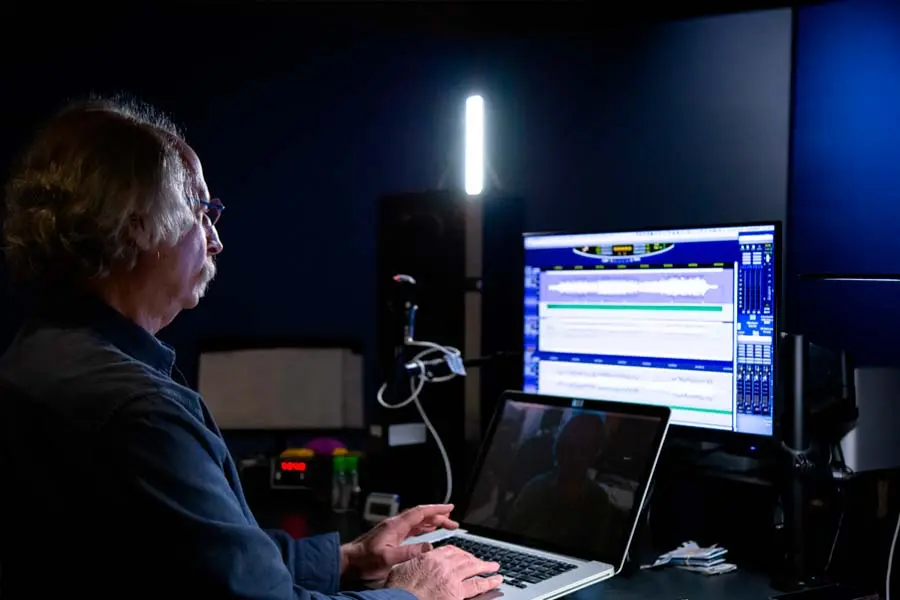 Allan Tucker ha trabajado en m&aacute;s de 3 mil 500 producciones discogr&aacute;ficas.
