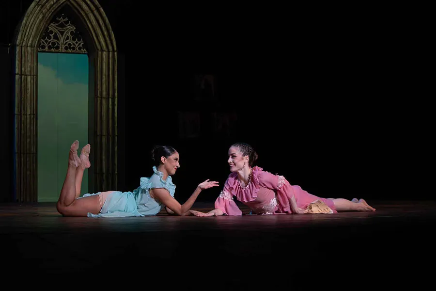 Alumnas campus Monterrey en Dr&aacute;cula, Tec de Monterrey Arte y Cultura