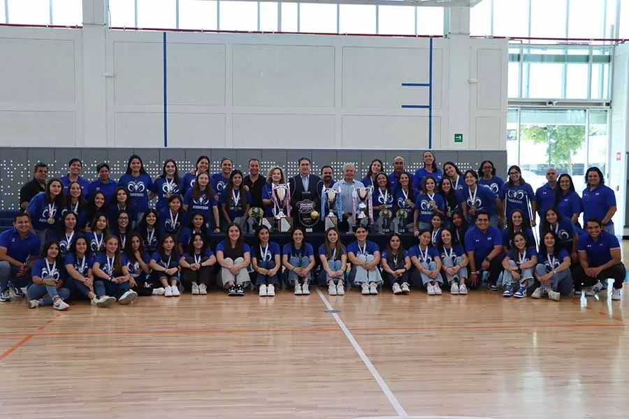 Atletas mujeres de Borregos Monterrey que ganaron medalla de oro en Universiada Nacional.