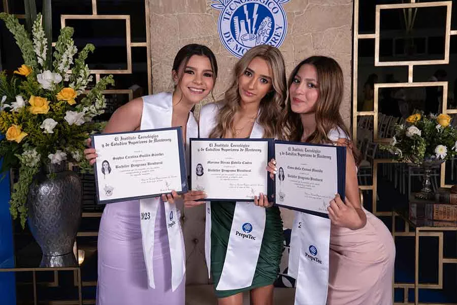 Grupo de alumnas graduadas de PrepaTec Ciudad Obreg&oacute;n