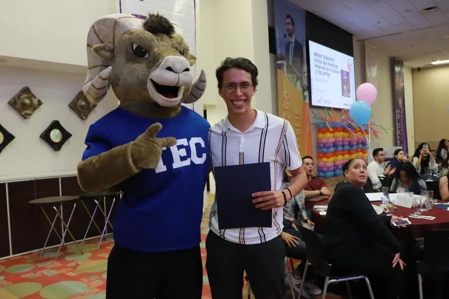 Alumno del Tec Guadalajara participa en montaje de coreograf&iacute;a para el tour &ldquo;Hecho en M&eacute;xico&rdquo; de Alejandro Fern&aacute;ndez