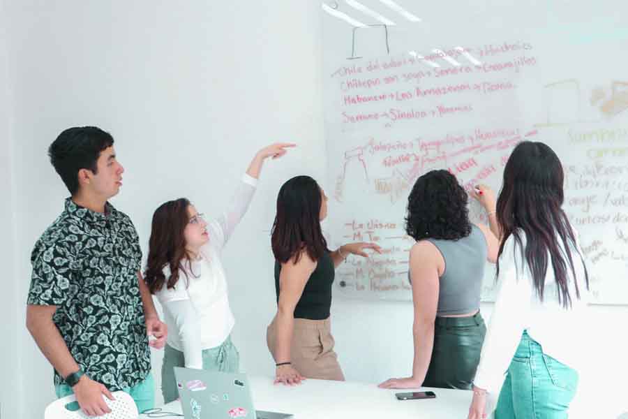 Alumnos ganan concurso de consultoría