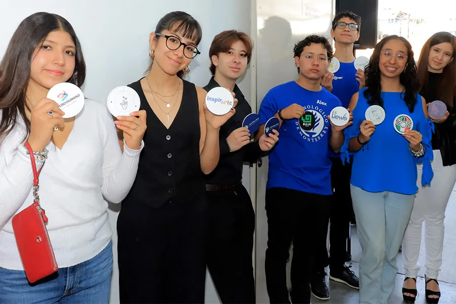 Estudiantes del Tec campus Estado de M&eacute;xico, representantes de proyectos de Emprendimiento y Servicio Social.